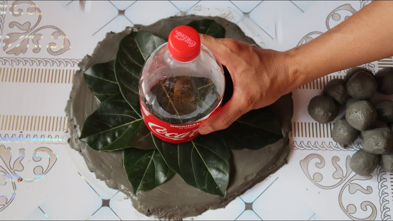 Diy Beautiful Planter From Coca Cola Bottle, Leaves And Cement - Creative Cement Ideas